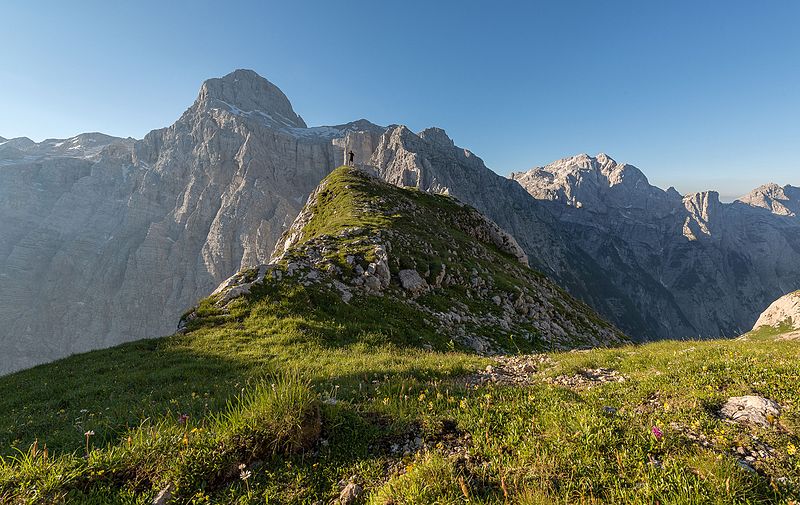 File:On the way to Bovški Gamsovec.jpg