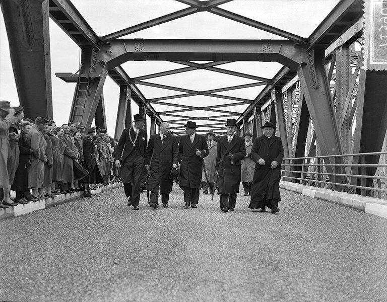 File:Opening nieuwe brug over Maas bij Gennep, Bestanddeelnr 907-1390.jpg