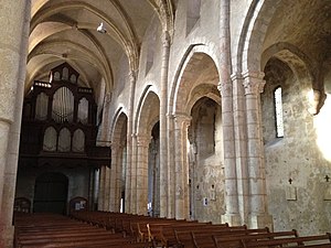 Orgue et nef centrale.