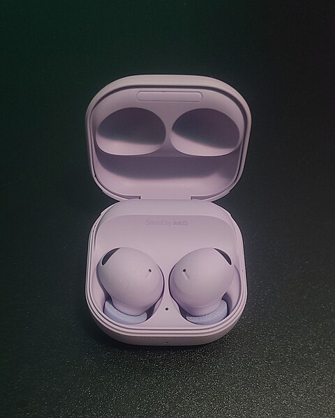 File:Pair of lavender Samsung Galaxy Buds2 Pro.jpg