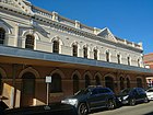 Pakenham Jalan frontage dari Terminus Hotel.jpg