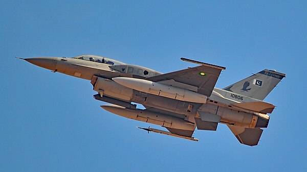 A Pakistan Air Force F-16D Falcon inflight