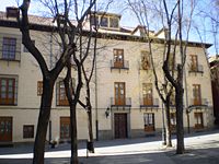 Fachada de la plaza del Conde de Barajas.