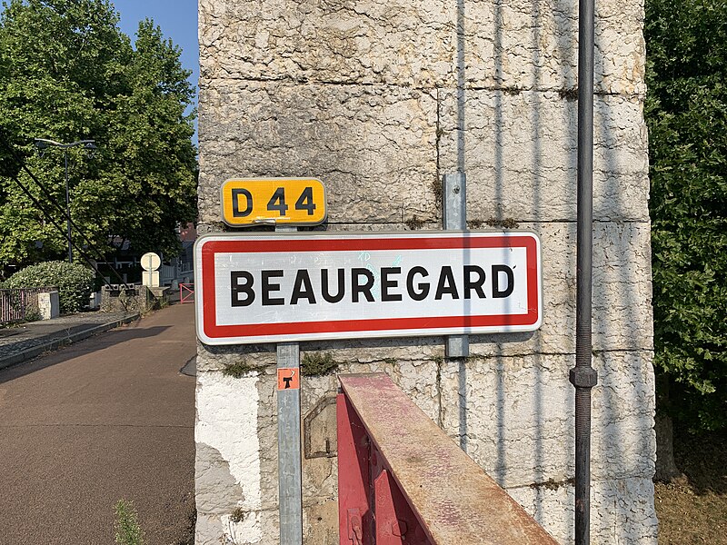 File:Panneau entrée Beauregard Ain 3.jpg