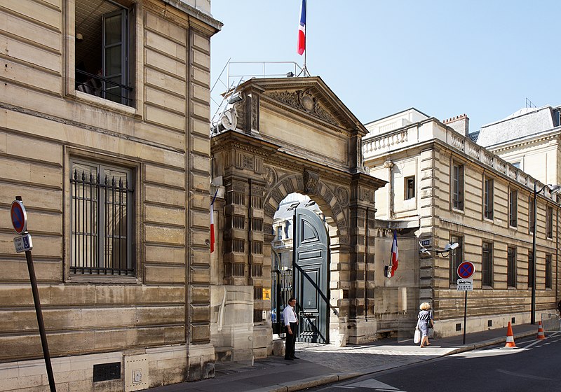 File:Paris - Hôtel Rothelin-Charolais - 101 rue de Grenelle - 001.jpg