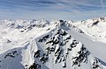 English: Aerial recording of Piz Surgonda (3196 m, Bivio/Bever, Grisons, Switzerland) Deutsch: Flugaufnahme vom Piz Surgonda (3196 m, Bivio/Bever, Graubünden, Schweiz) Rumantsch: Registraziun or da l'aria digl Piz Surgonda (3196 m, Beiva/Bever, Grischun, Svizra) Italiano: Registrazione aerea del Piz Surgonda (3196 m, Bivio/Bever, Grigioni, Svizzera)