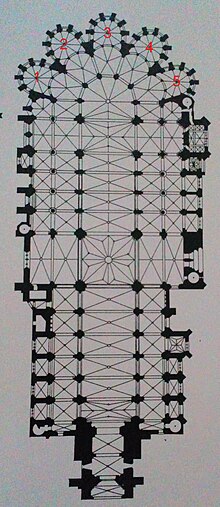 Plan représentant un long bâtiment en forme de croix de Lorraine avec, en haut de l'image, les chiffres 1, 2, 3, 4 et 5 écrits en rouge sur des excroissances circulaires