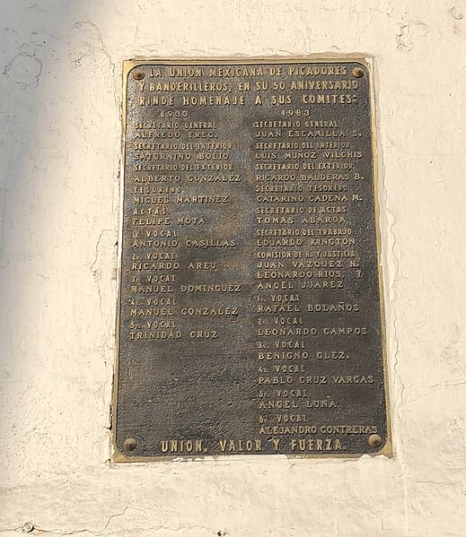 File:Plaque from 1983 - Plaza Mexico.jpg