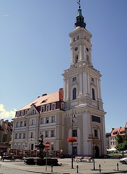 Hôtel de ville historique sur la place du marché