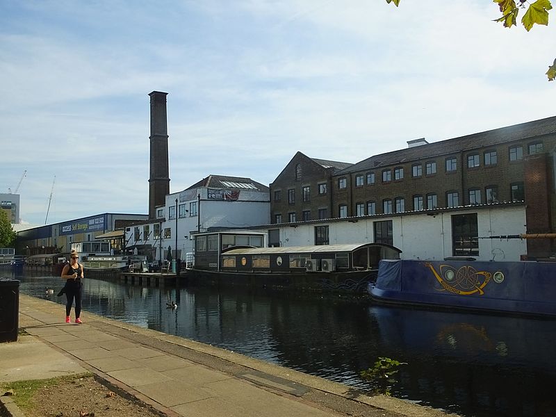 File:Regent's Canal, Eagle Wharf, Hackney 3418.JPG