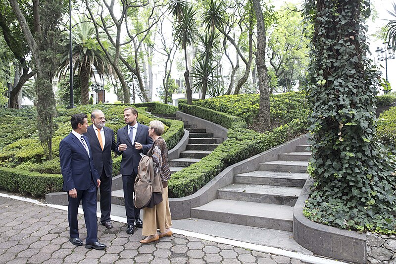 File:Reunión con Leonardo DiCaprio y Carlos Slim (34377688343).jpg