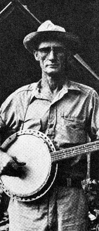 <span class="mw-page-title-main">Roscoe Holcomb</span> American singer-songwriter