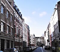 Rue Fontaine del Saulx au fond le Palais Rameau