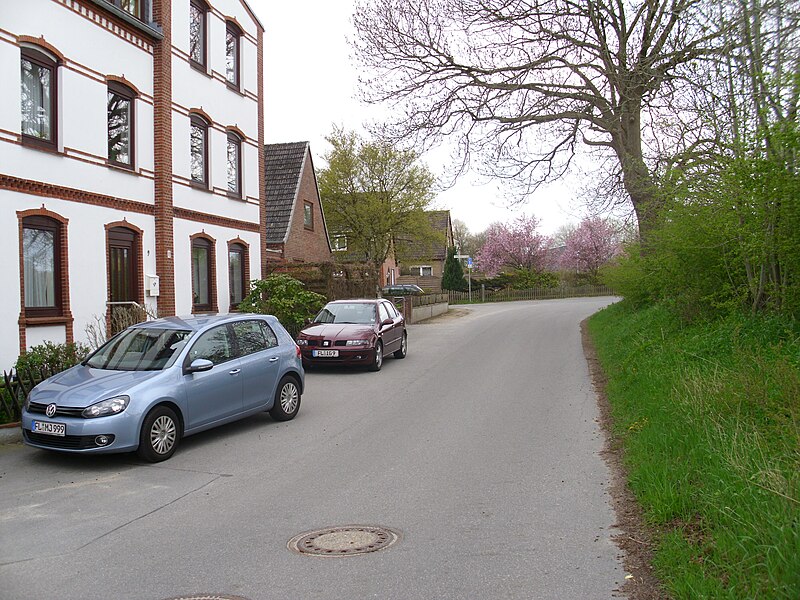 File:Sünderup Dorfstrasse 2010.jpg