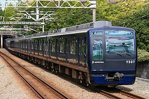 相鉄いずみ野線を走行する9000系（2020年10月20日 緑園都市駅）