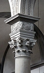 Chapiteau d'une colonne de la nef.