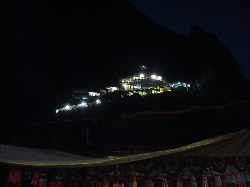 File:Saptashrungi temple at night.JPG