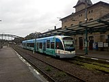 ドイツ鉄道の駅に停車する列車（2015年撮影）