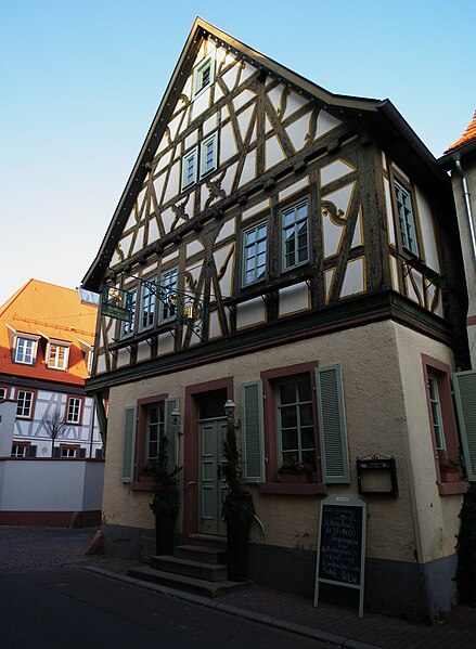 File:Schriesheim Gasthaus Zum goldenen Hirsch.JPG