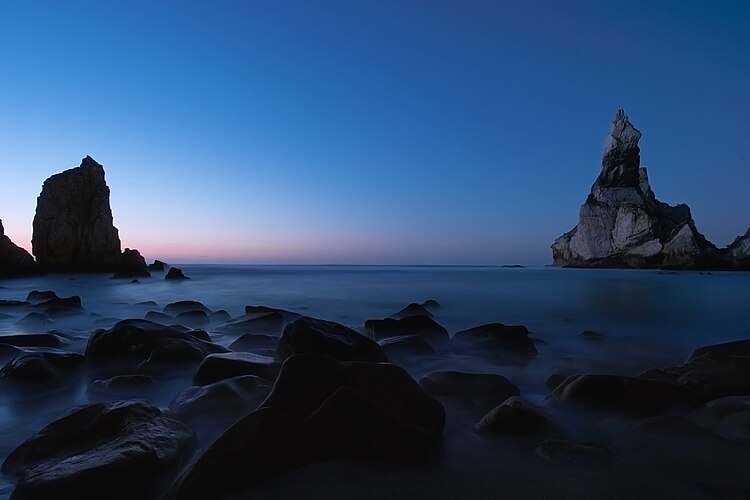 Морской пейзаж после заката около мыса Рока (Португалия)