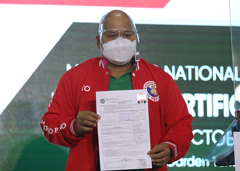 File:Senator Ronald dela Rosa filed his COC for president.jpg