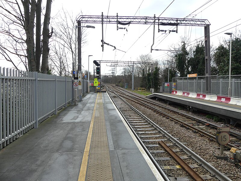 File:Seven Sisters stn Overground in 2024 01.jpg