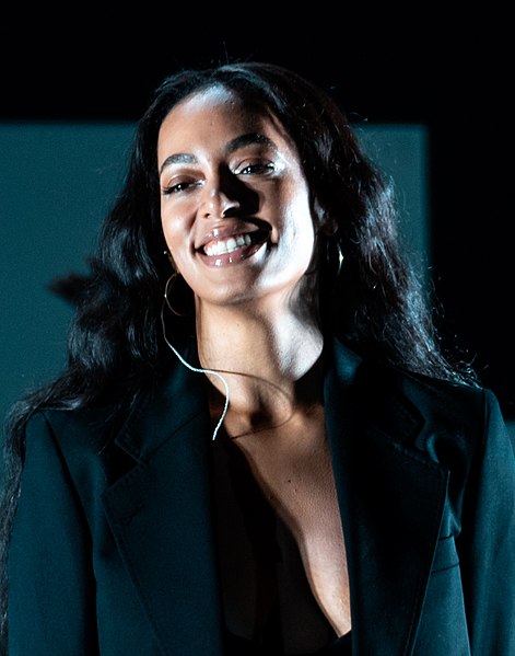 File:Solange Knowles, Bonnaroo Music and Arts Festival 2019 (cropped).jpg