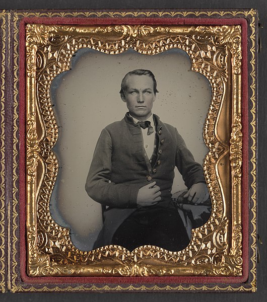 File:Soldier in Confederate uniform with state of Virginia buttons LCCN2015645556.jpg