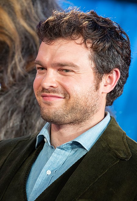 Tập_tin:Solo_A_Star_Wars_Story_Japan_Premiere_Red_Carpet_Alden_Ehrenreich_(41008143870).jpg