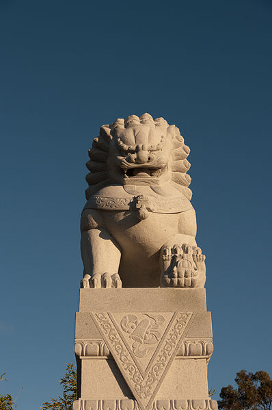 Statue on Spearwood Avenue recognising sister city of Yueyang