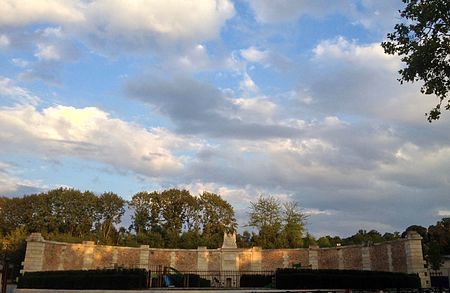 Square des Francine, Versailles