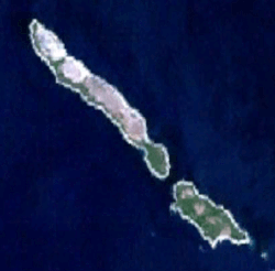 Műholdkép a két Skarane-szigetről, a kisebbik Male Skarane.