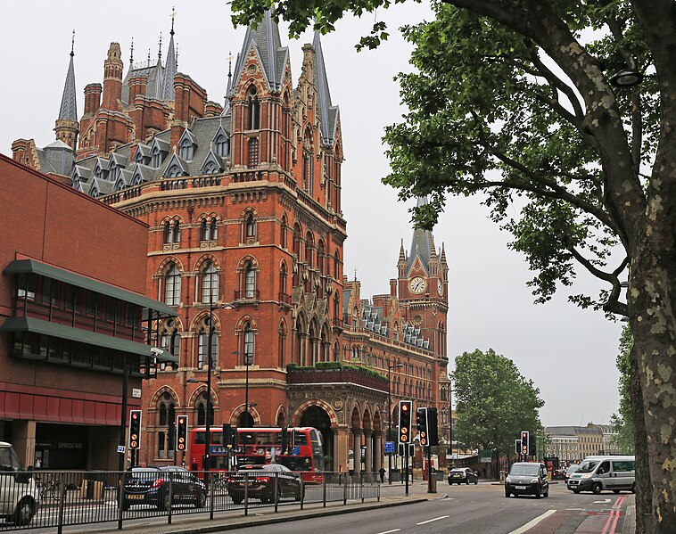 File:St Pancras' Station - geograph.org.uk - 5051515.jpg