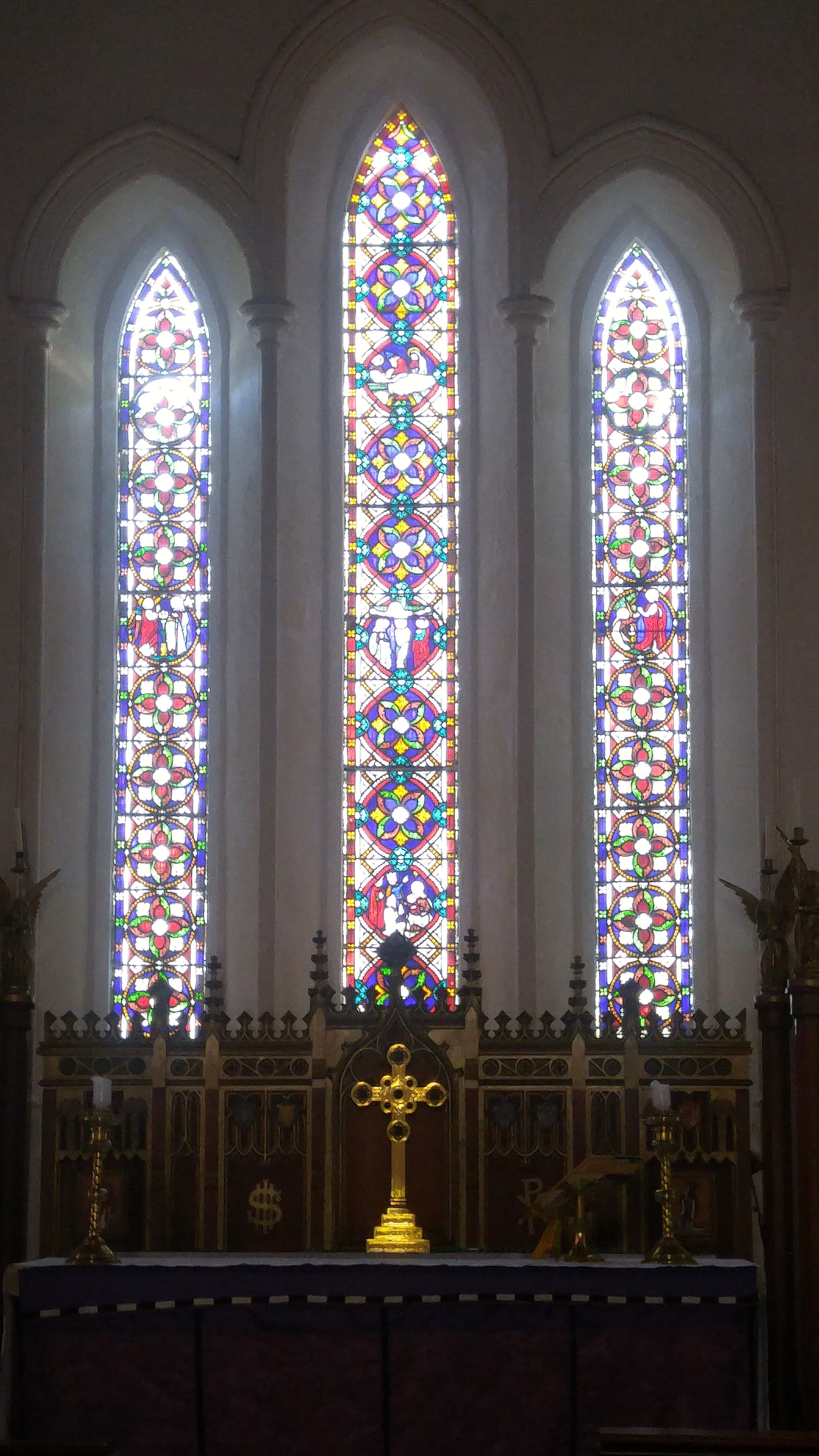 File Stained Glass Window And Altar Of Saint Paul S Cathedral In Saint Helena Jpg Wikimedia Commons