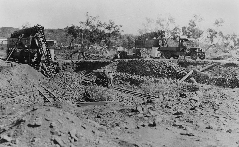 File:StateLibQld 2 292123 Sand screen machines working in Mount Isa, 1929.jpg