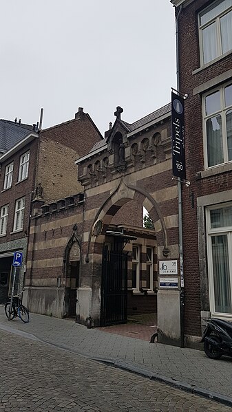 File:Statenkwartier-poort Brusselsestraat Beyartklooster (7).jpg