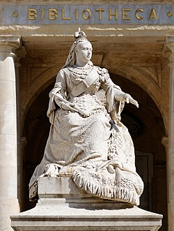 Statue af dronning Victoria Misrah Ir-Repubblika Valletta n02.jpg