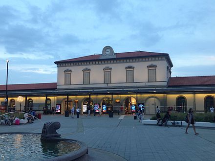 The train station of Bergamo is on a bit of a side line, so you will not find many high-speed connections from there.