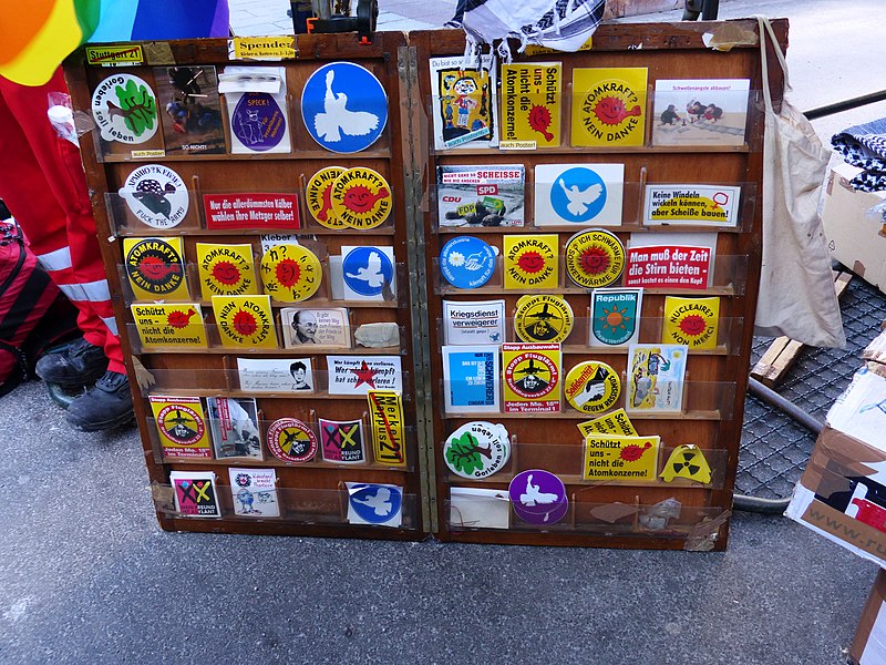 File:Stickerladen Sticker Atomkraft nein danke (12268137333).jpg