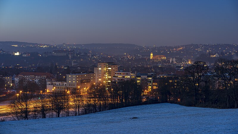 File:Tübingen - Ansicht vom Galgenberg - blaue Stunde (1.1).jpg