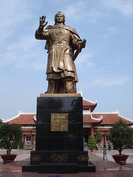 File:Tượng đài Quang Trung tại Bảo tàng Quang Trung.JPG