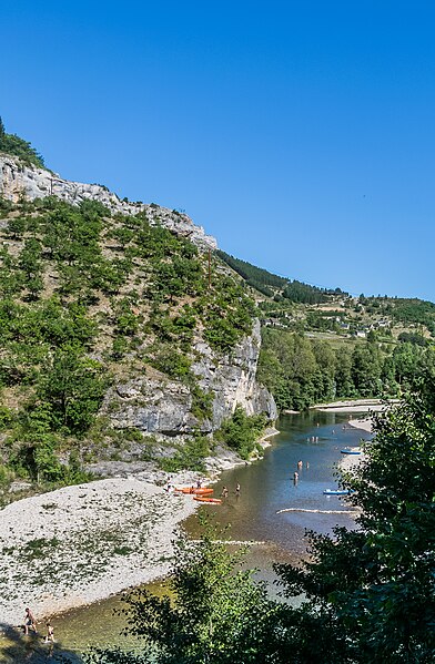 File:Tarn River in Castelbouc 02.jpg