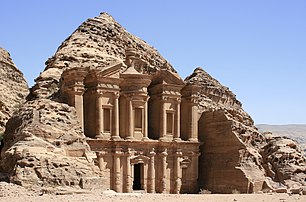 Le Deir est l'un des bâtiments les plus connus, et le plus gros, de la cité antique de Pétra, en Jordanie. (définition réelle 3 142 × 2 075)