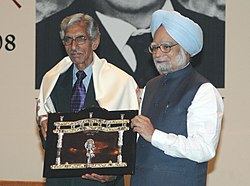 The Prime Minister, Dr. Manmohan Singh presenting the 40th Jnanpith Award to Eminent Kashmiri poet, Shri Rahman Rahi, in New Delhi on November 06, 2008.jpg