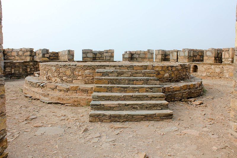 File:The main (round) Stupa of Jamal Garhi-2.jpg