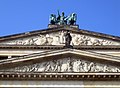 Konzerthaus Berlin, Giebel der Ostfassade mit Plastik "Apollo im Greifenwagen"