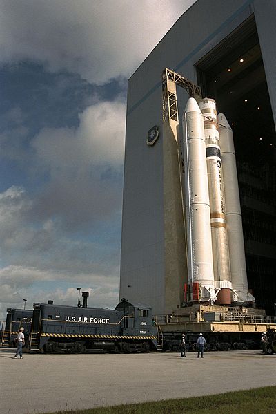 File:Titan IVB core vehicle rollout.jpg