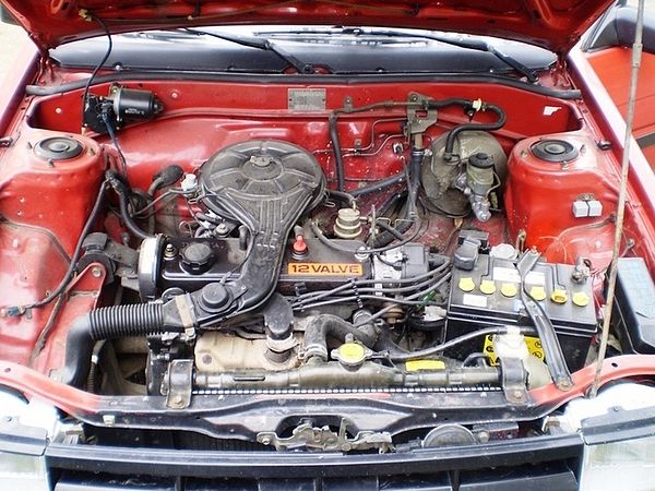 Transversely mounted engine in Toyota Corolla E80