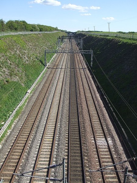 File:Tring Cutting , View southeastwards - geograph.org.uk - 1274203.jpg