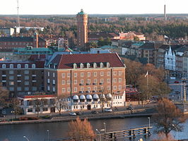 De Göta älv en de watertoren in het centrum van de stad.